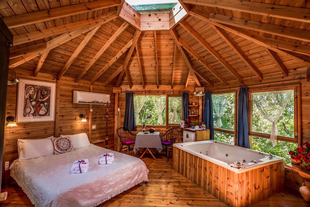 Spa In The Woods - B&B In Amirim Exterior foto